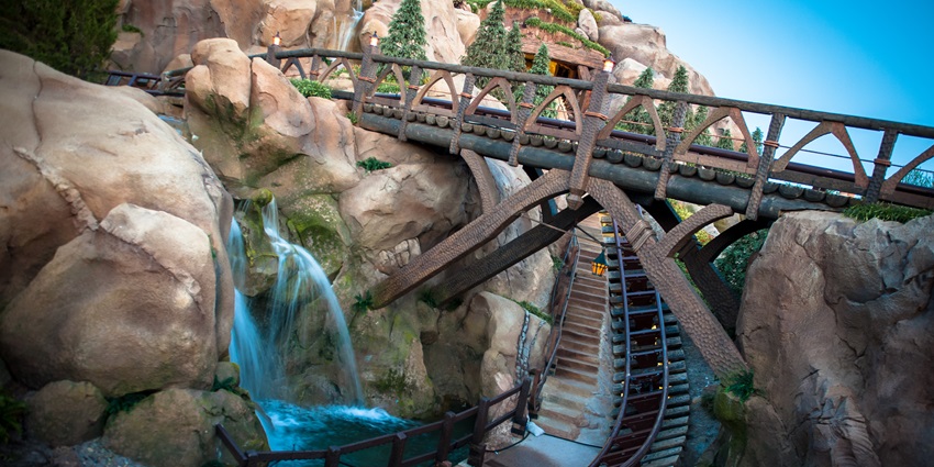 4D motion ride, experiencing immersive visuals, sound, and movement for an exciting adventure.