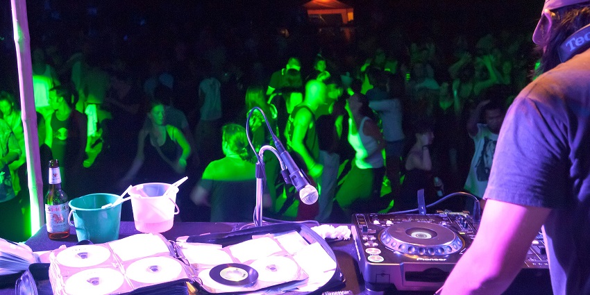 Bia Hoi Corner in Hanoi is best for people who want to dance the night away with loud music.