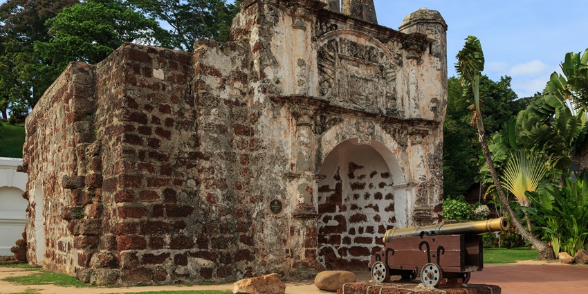 A Famosa is another architectural remains, lying close to the Dutch Fort.