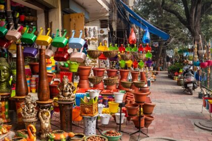 Saket is a bustling area filled with vibrant markets, malls, and tourist attractions