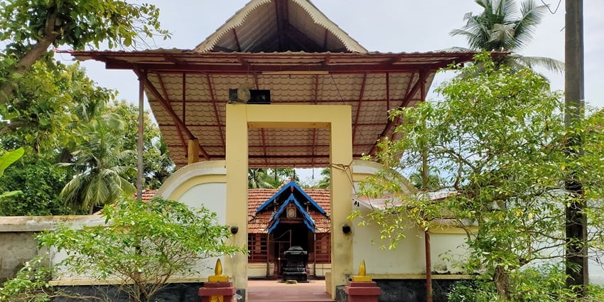 Sreekanteswaram Temple has a very beautiful interior which mesmerises the visitors in a peaceful manner.
