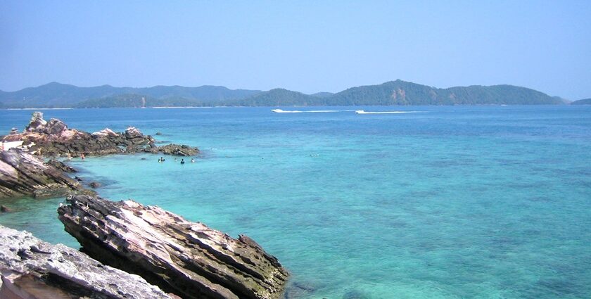 Islands near Krabi are a picturesque natural treasure, which can refresh tourists away from monotony.