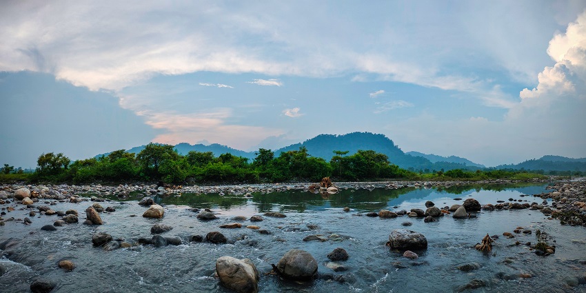 This picnic spot offers many panoramic views of the of the verdant landscapes all around
