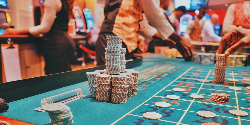 If you consider yourself lucky, you can head to a casino bar to enjoy Malaysia nightlife.