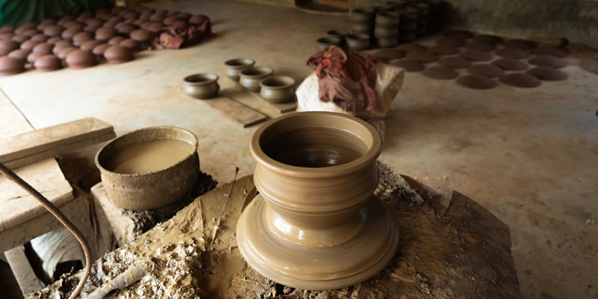 This destination near Palampur offers the unique experiences of pottery and clay making
