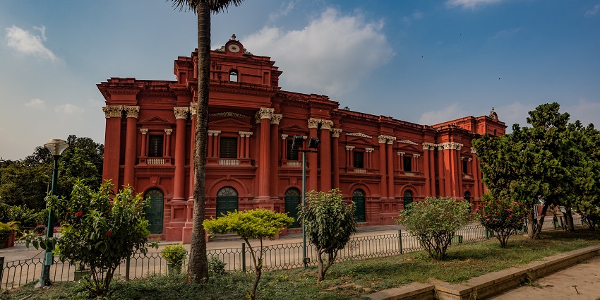View the diverse collections of artefacts at the Bhagwan Mahavir Government Museum
