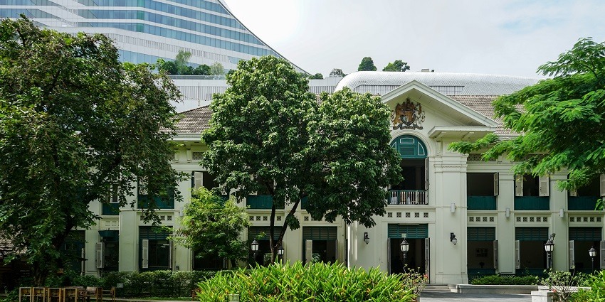 Hotels near the White Temple render top-notch facilities to the tourists.