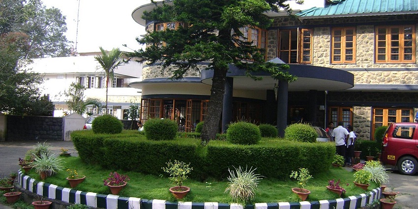 Various hotels near the destination offer picturesque views which enhance the stay of tourists.