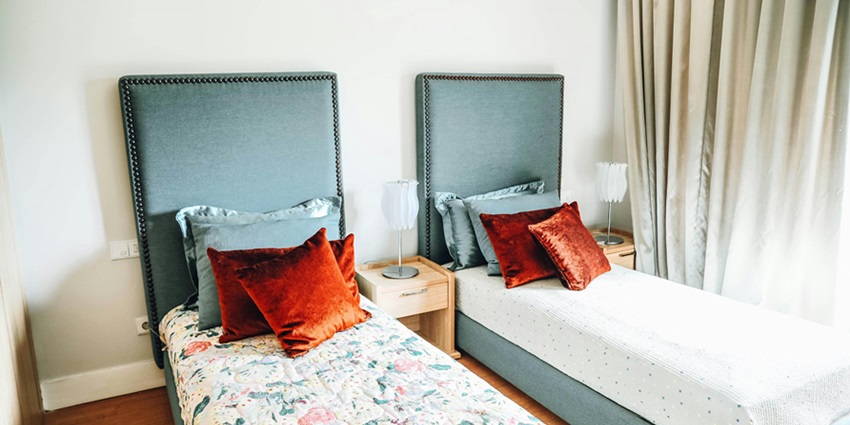 There is a diverse range of accommodation options available near the thermal spring.