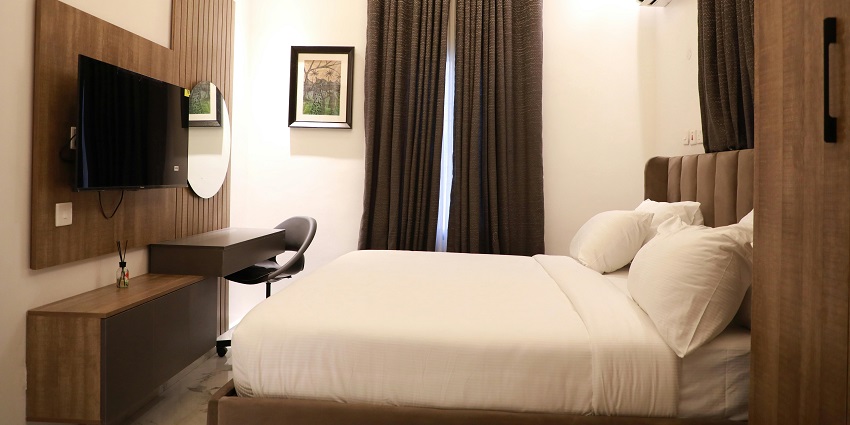 Accommodations nearby offer a plethora of services for tourists to ensure them a comfortable stay