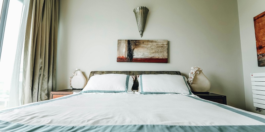 There are several accommodation options available near these historical attractions.