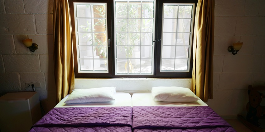 You can opt for a hotel room or a homestay near the temple for a relaxing sojourn.