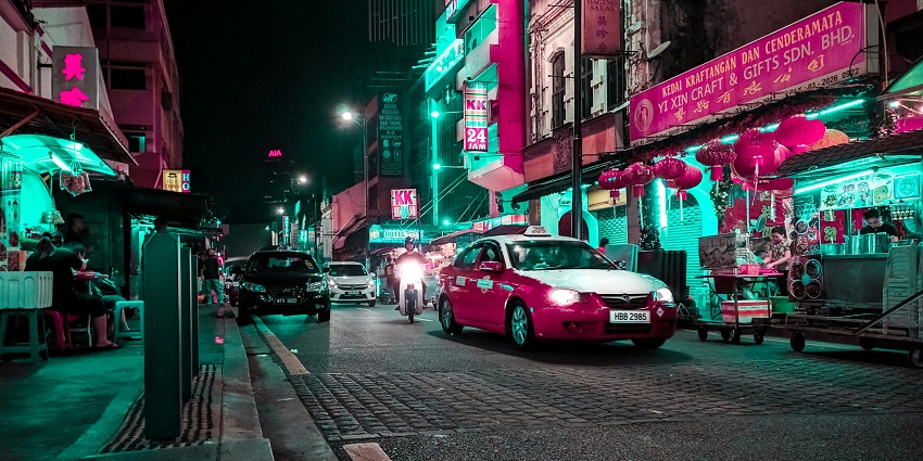 Exploring vibrant night markets in Alor Setar is the best way to experience nightlife.