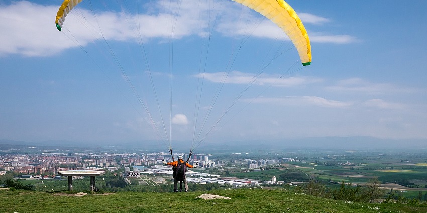 The cost of paragliding in Patna may differ as per the experiences it offers in the region.