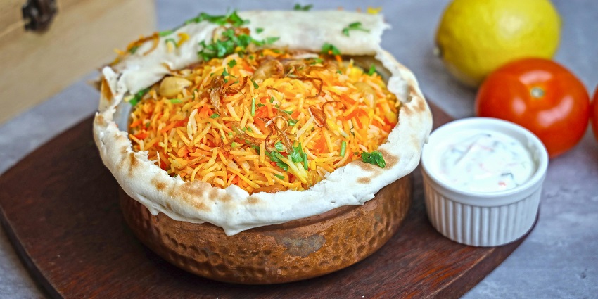 Savour a delicious meal like biryani or spicy curries at the restaurants and eateries near this fort
