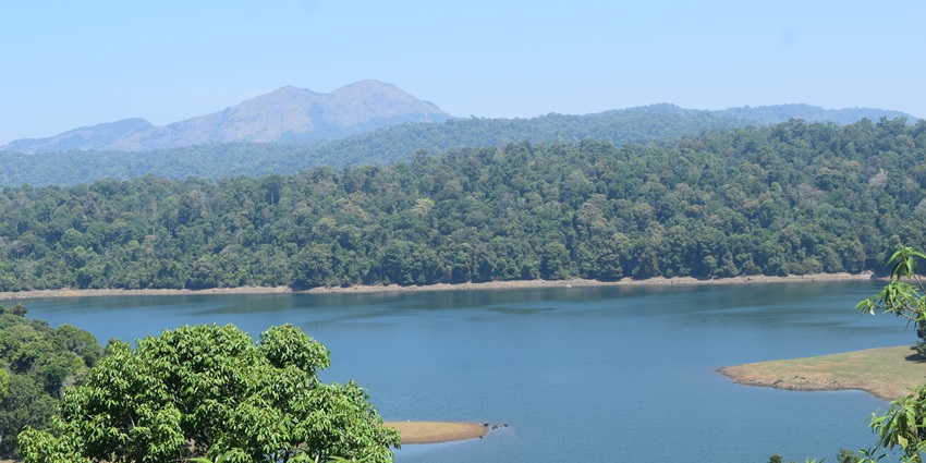This reservoir offers many panoramic sights for tourist to immerse into and capture