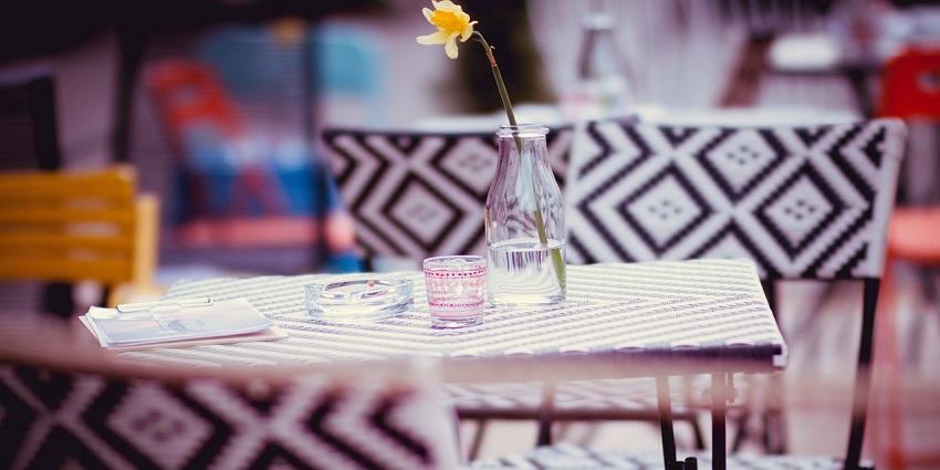 Embrace the Kasol nightlife for singles by dining at the Jim Morrison Cafe in Himachal
