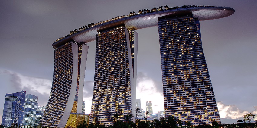 For an amazing Singapore nightlife experience, you can visit a rooftop bar in the region.