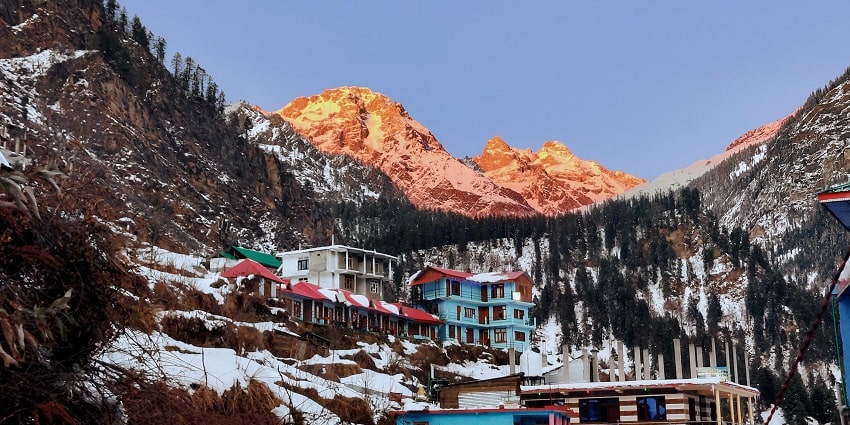 The snow-clad hills in Parvati Valley in winter are perfect for sightseeing and clicking pictures