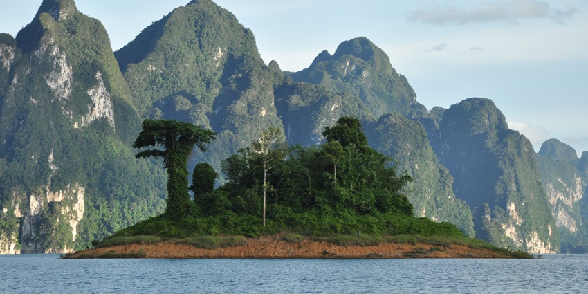 This island is perfect for any divers, whether a pro or a beginner to enjoy scuba diving