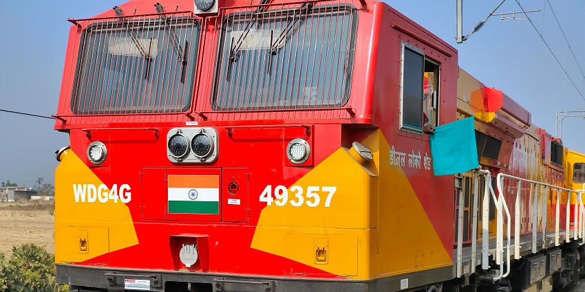 Travel by rail to reach the zoo in Pahalgam and enjoy a fun trip in this scenic city