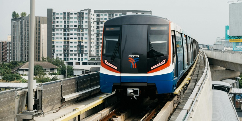 You may head to the nearest railway station and then take a taxi to reach the park.