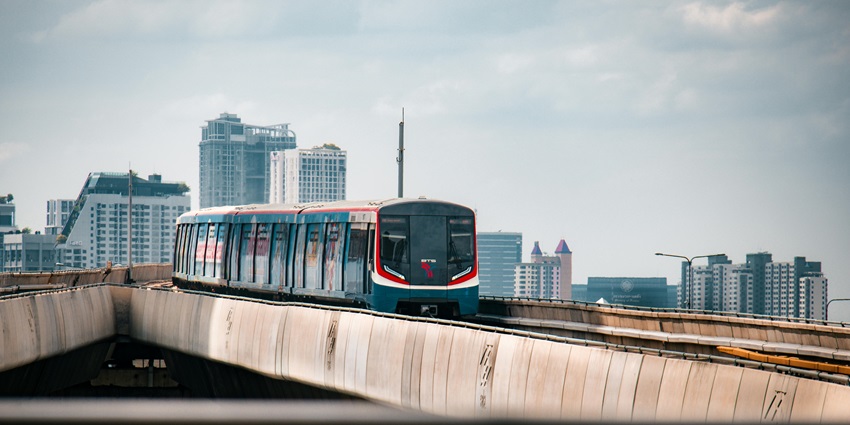The national park is accessible via train. From there, you can take public transport.
