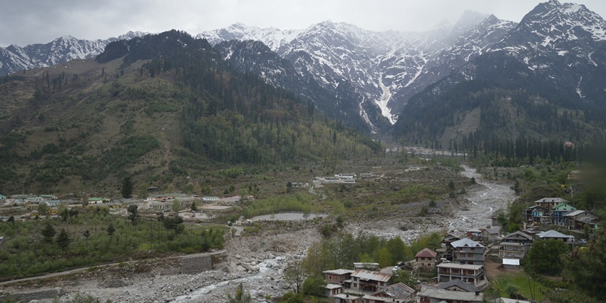 This village offers a more off beat experience for nature lovers with a touch of local city life