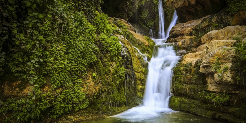 The best time to travel to this cascading attraction is during the monsoon season.