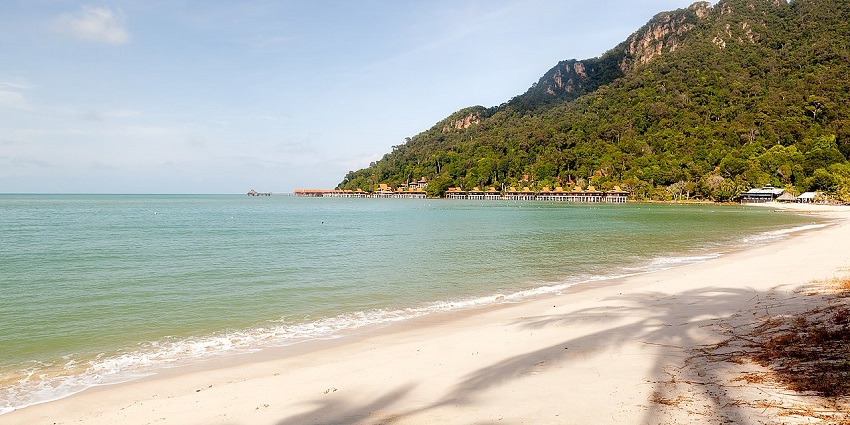 Enjoy the mesmerising view of landscapes at the famous Langkawi Island in Malaysia.