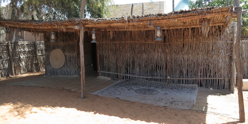 A picture of a hut-like structure that used to be a typical Arabic house