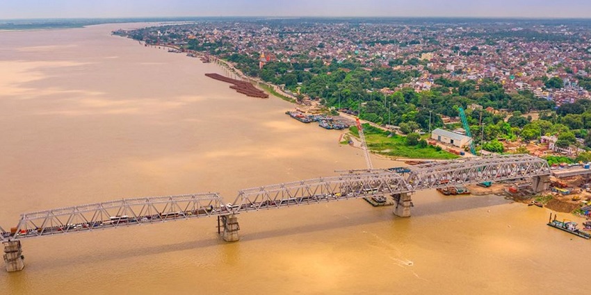 As you partake in paragliding in Patna, you can savour breathtaking views of River Ganga.