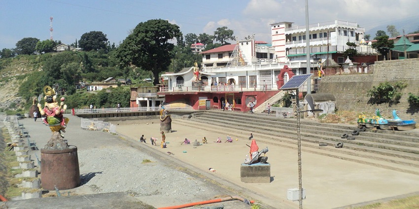 This temple is one of the holiest places visited by pilgrims to seek blessing from and offer prayers to Goddess Kali