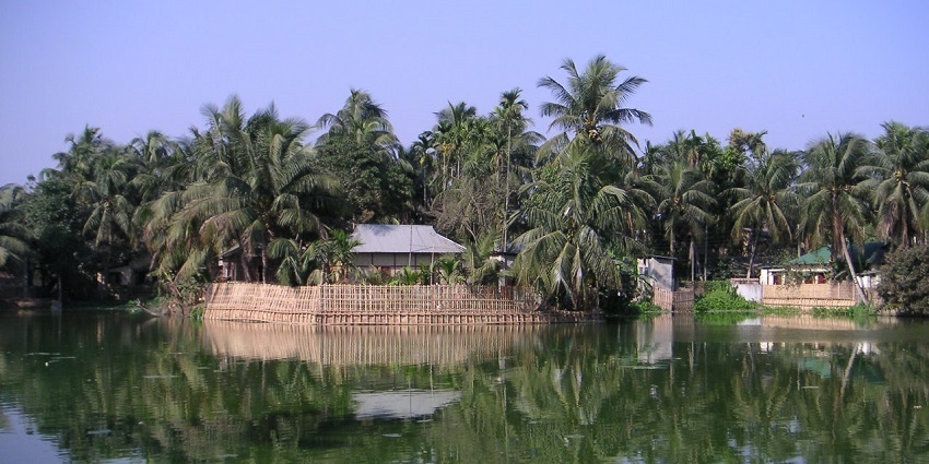Beautiful picture of a settlement across the pond somewhere in Agartala, Tripura
