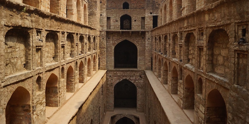 Agrasen Ki Baoli is a stepwell near Vishwavidyalaya in Delhi and has over 108 steps