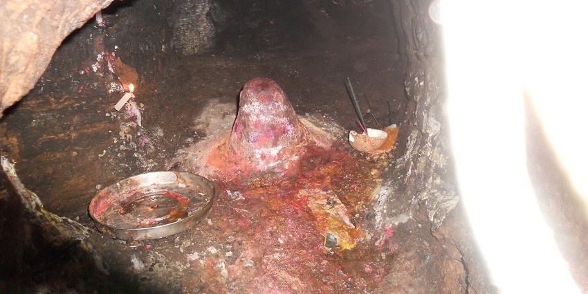 Akkamahadevi Cave houses a shivling that is visited by fleeting crowds regularly.