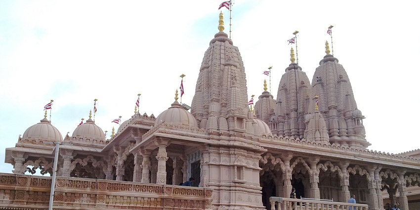 Swaminarayan Akshardham Temple in Delhi is a perfect place for all religious souls.