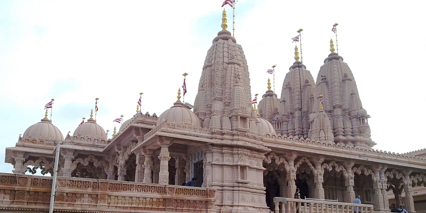 Akshardham Temple is one of the popular places to visit in Delhi in summers.