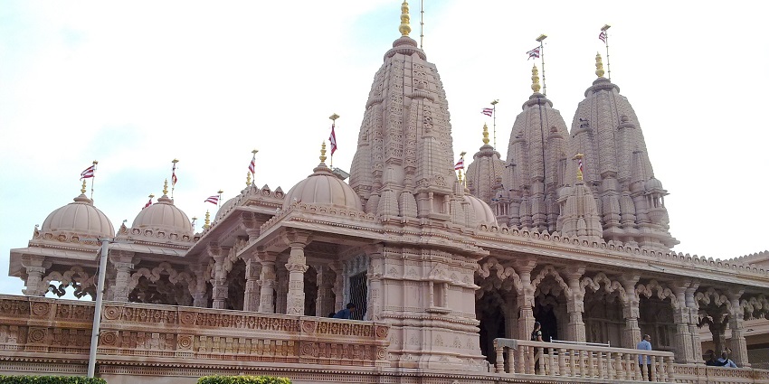 Akshardham Temple is one of the most sought after places to visit for every traveller.