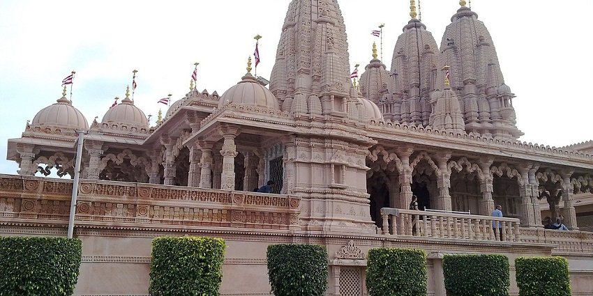 Akshardham Temple is one of the most stunning places to explore for every traveller.