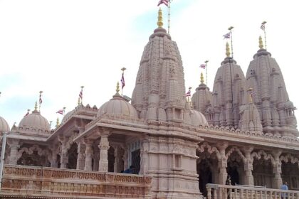 Pay your respects at the Akshardham Temple in Delhi NCR and explore the historic architecture