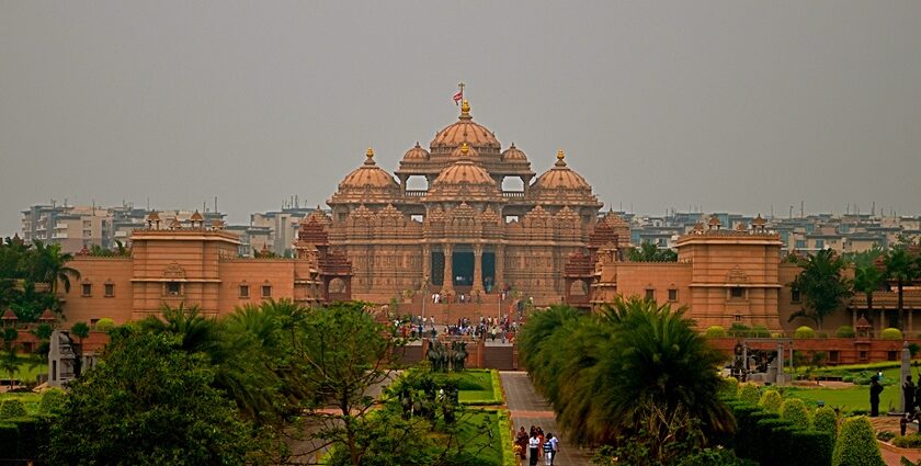 The Panaromic image of the beautiful Akshardham temple and places to visti nearby