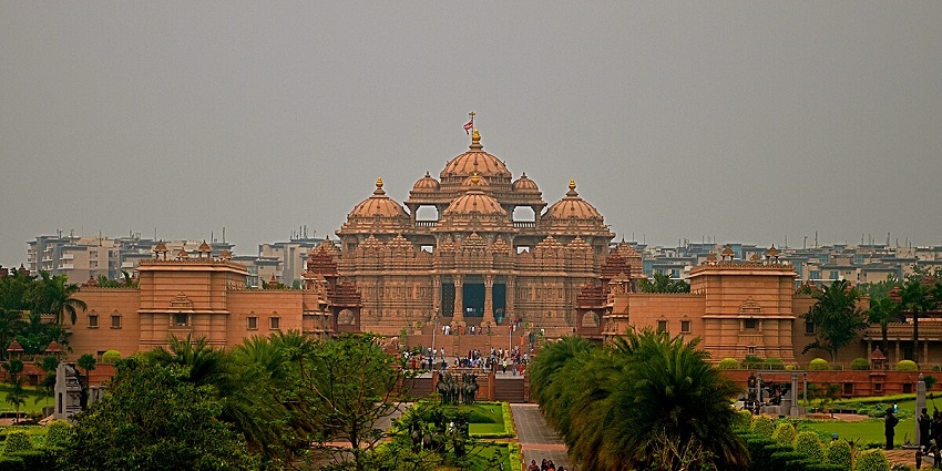 Akshardham Temple is one of the religious and spiritual sites in Delhi that’s a must visit.
