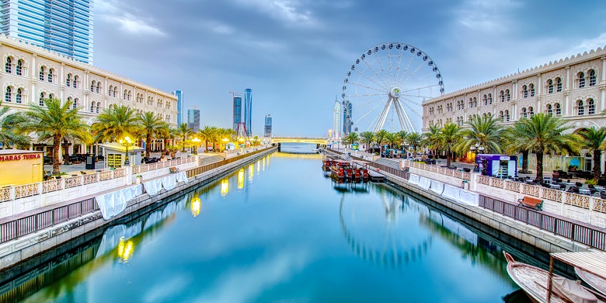 A giant Ferris wheel at Al Qasba, one of the best places to visit in Sharjah in the UAE.