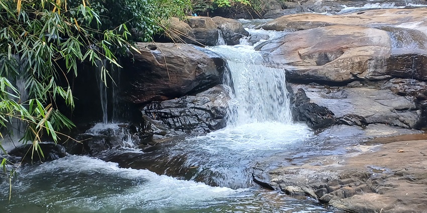 Sparkling water cascading down the rocks of Alakapuri Waterfalls.