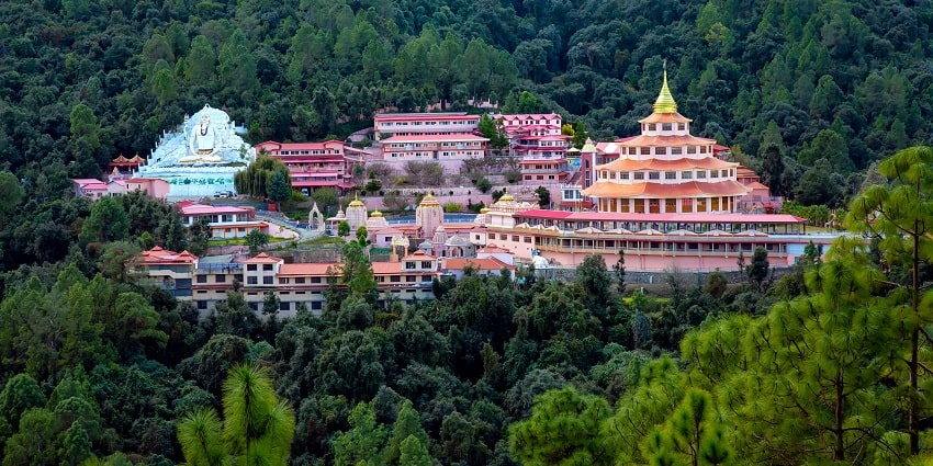 A picture of a hill station in Uttarakhand with scenic landscapes and tea gardens on sight