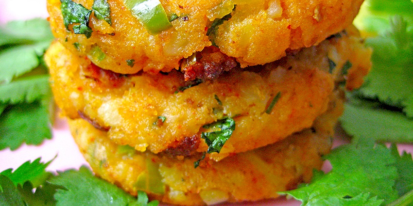 Aloo Tikki is a famous street food in Shimla, when served with chutney makes a great combo.