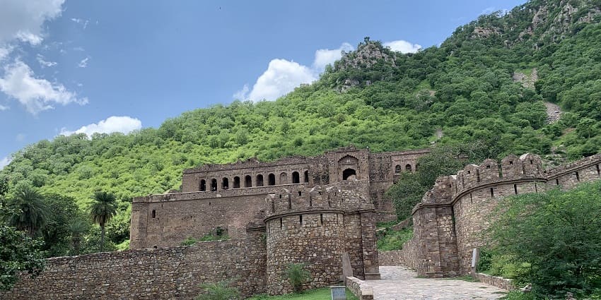 Alwar is a historic place in the state of Rajasthan offering a rich cultural heritage.