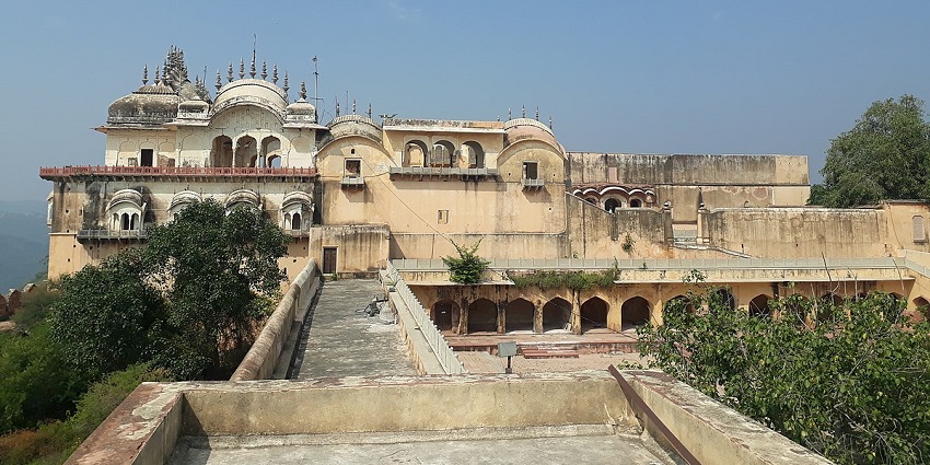 Alwar Fort is one of the majestic places to visit near Delhi NCR with a beautiful culture.