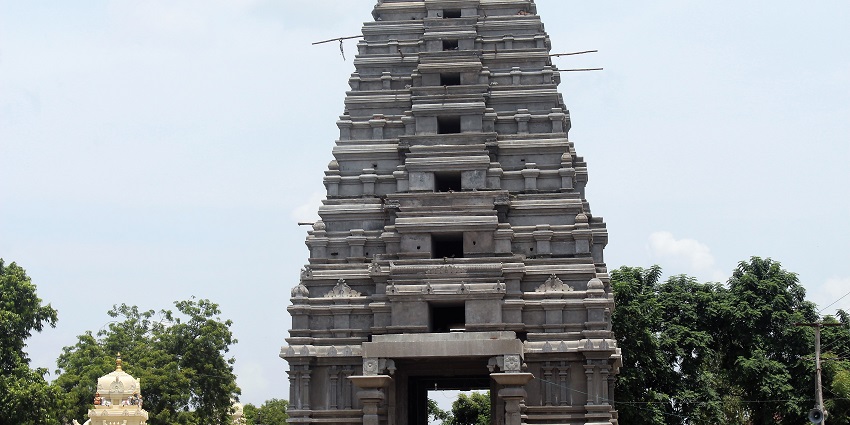 Offer prayers at Amareshwara Temple which is one of the things to do in Amaravati.